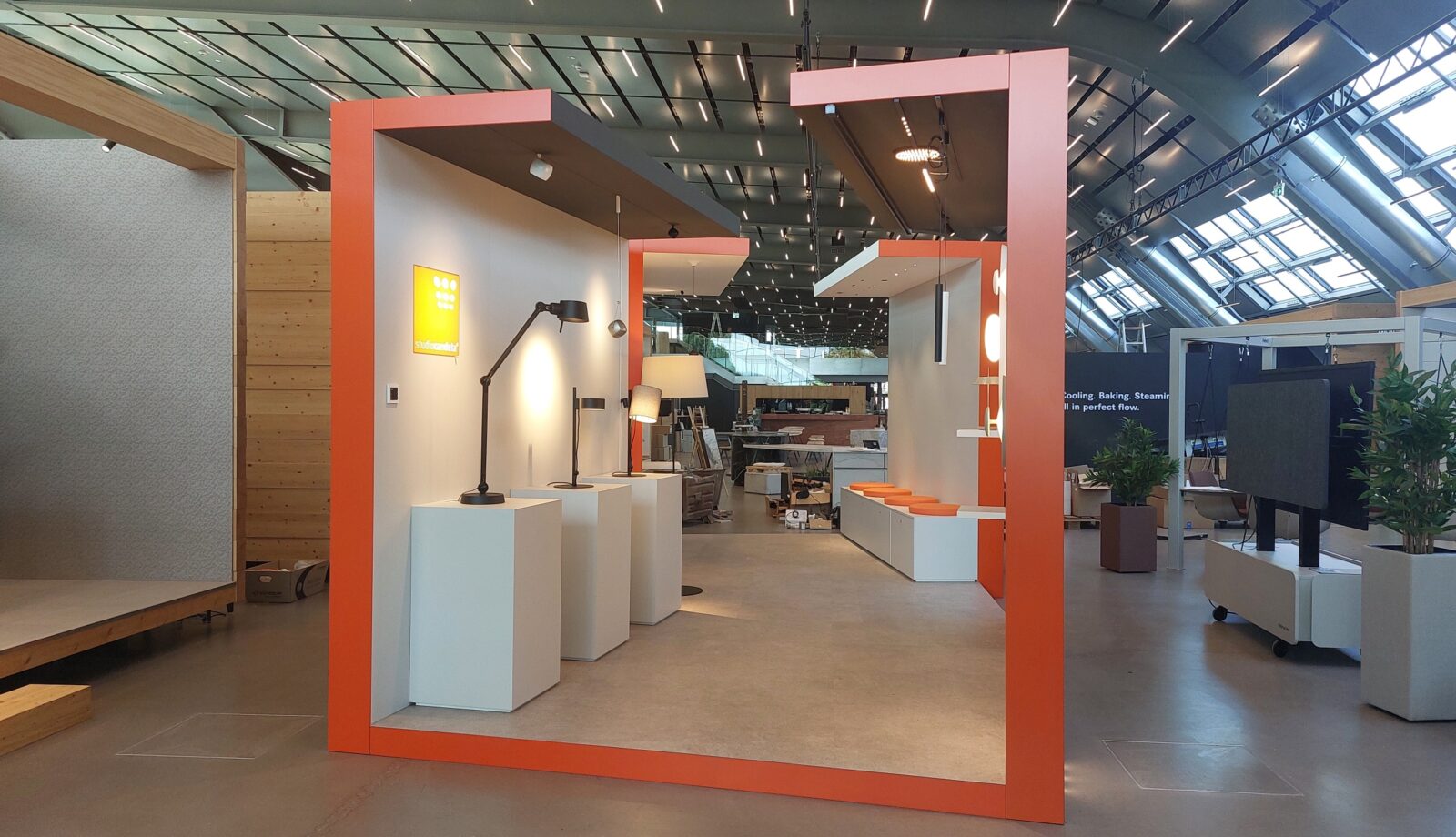 Ausstellungscube mit Beleuchtung studiocandela